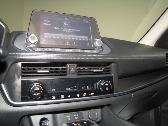 Used 2025 Nissan Rogue SV FWD image 30