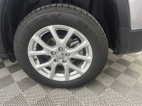 Used 2016 Jeep Cherokee Sport image 20