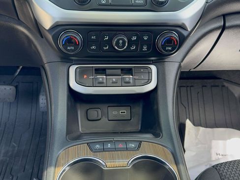 Used 2023 GMC Acadia SLE w/ Driver Convenience Package FWD image 20