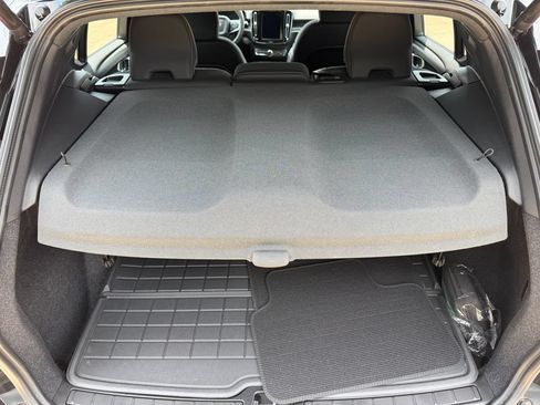 Certified 2024 Volvo XC40 Recharge Core RWD image 25