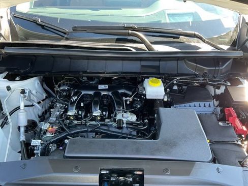 Used 2025 Nissan Pathfinder Platinum AWD/4WD image 18