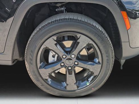 New 2025 Jeep Grand Cherokee Altitude AWD/4WD image 9
