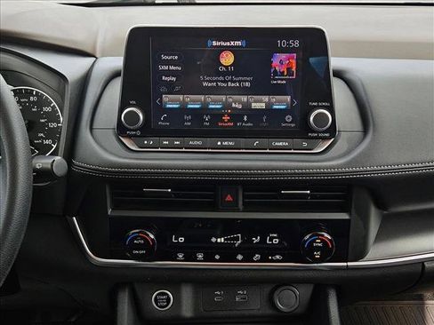 Used 2023 Nissan Rogue SV image 15