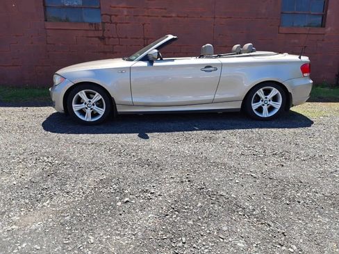 Used 2010 BMW 128i Convertible RWD image 1