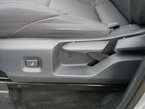 Used 2025 Toyota Tacoma SR5 image 13