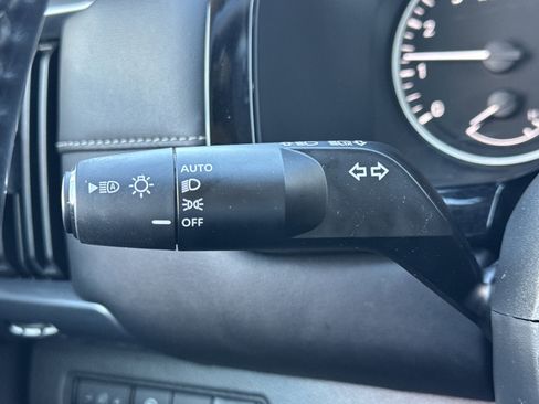 Used 2023 Nissan Pathfinder SL image 22