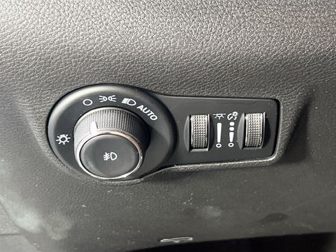 Used 2023 Jeep Compass Limited w/ Sun and Sound Group AWD/4WD image 10