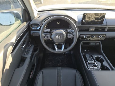 New 2025 Honda Pilot Touring image 27