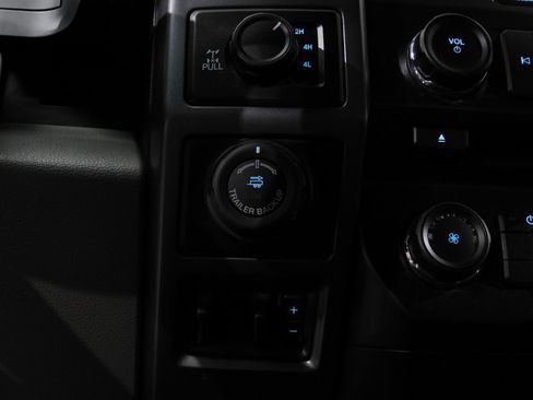 Used 2018 Ford F150 XLT w/ Heavy-Duty Payload Package image 45