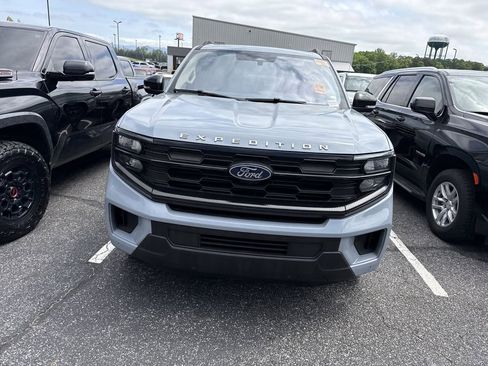 Used 2025 Ford Expedition Active AWD/4WD image 5