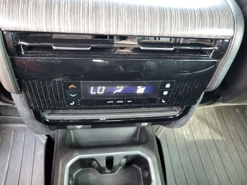 Used 2023 Jeep Wagoneer Series III w/ Premium Group I AWD/4WD image 30