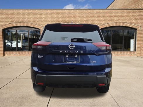 Used 2025 Nissan Rogue SV image 4