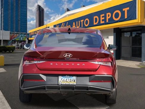 Used 2024 Hyundai Elantra SE FWD image 4
