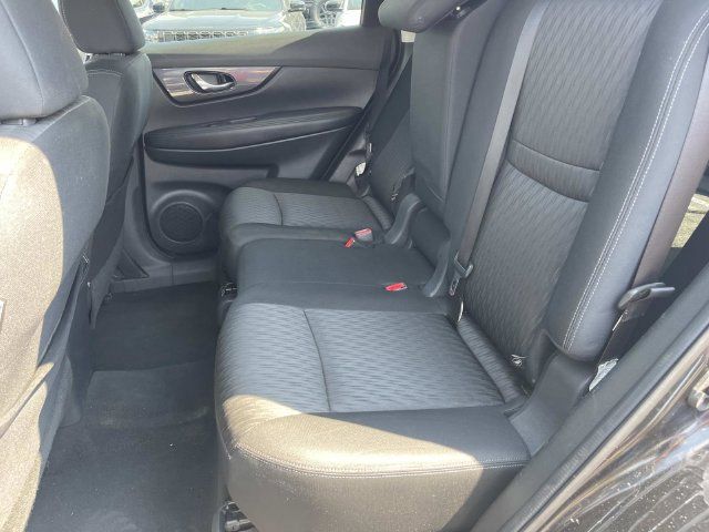 Used 2020 Nissan Rogue SV FWD image 17