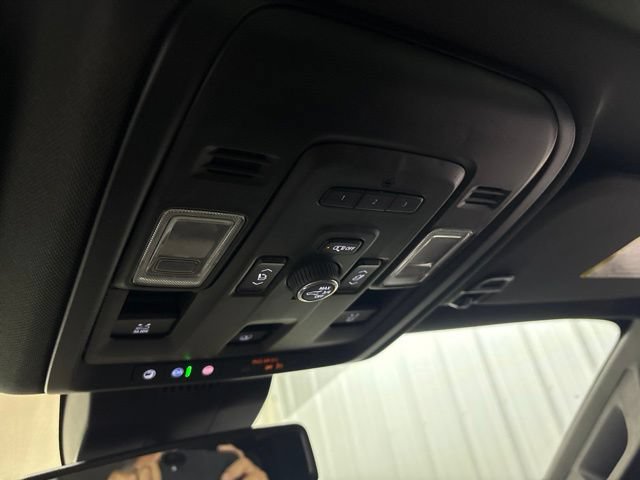 Used 2023 GMC Yukon SLT w/ SLT Premium Package AWD/4WD image 44