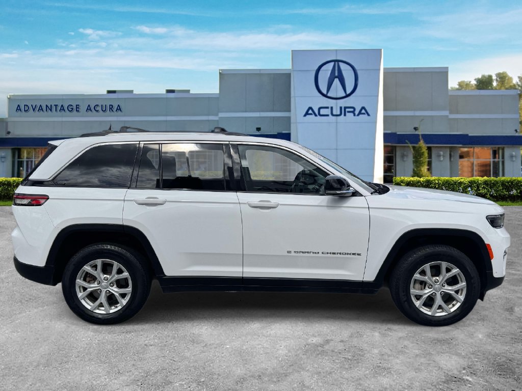 Used 2023 Jeep Grand Cherokee Limited w/ Luxury Tech Group II AWD/4WD image 4