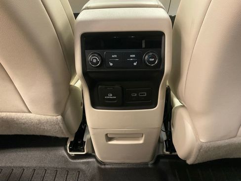 Used 2021 GMC Acadia Denali w/ Denali Technology Package image 38