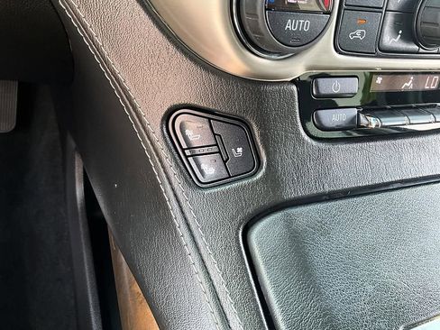 Used 2018 GMC Yukon Denali w/ Open Road Package AWD/4WD image 24