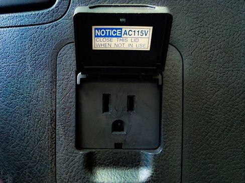 Used 2011 Toyota Land Cruiser image 43