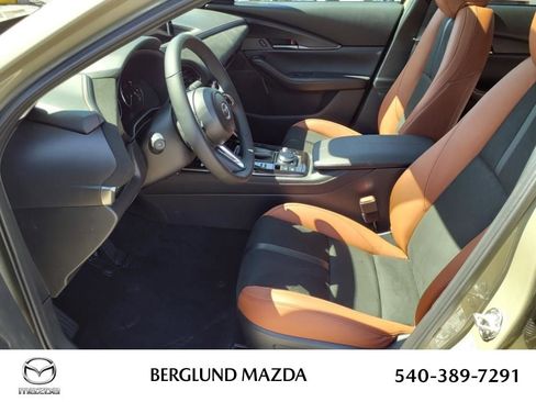 New 2025 MAZDA CX-30 Carbon image 6