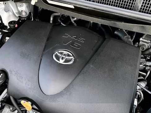 Used 2017 Toyota Sienna XLE image 29