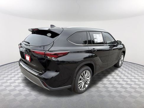 New 2026 Toyota Highlander Platinum image 7