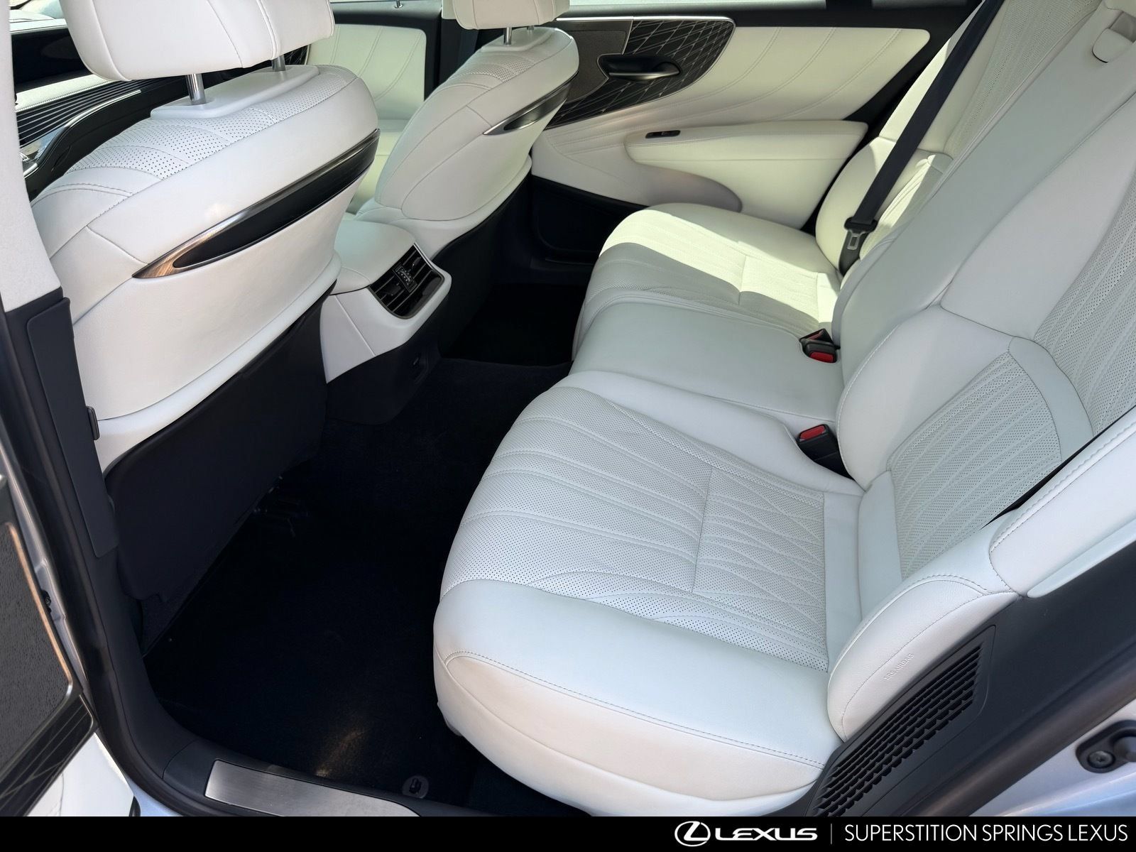 Certified 2023 Lexus LS 500h AWD w/ Luxury Package image 25