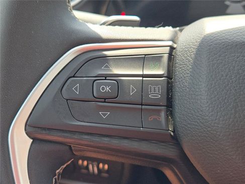 Certified 2024 Jeep Grand Cherokee Laredo X image 33