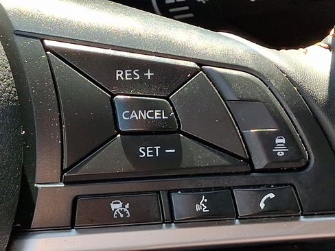 Used 2025 Nissan Sentra SR FWD image 22