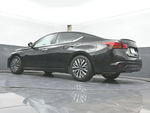 Used 2024 Nissan Altima 2.5 SV FWD image 42