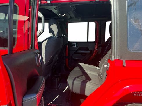 Used 2020 Jeep Wrangler Unlimited Sahara image 21