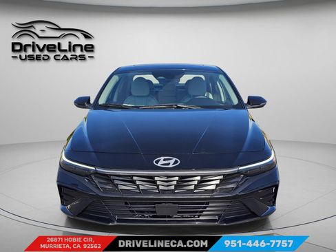 Used 2025 Hyundai Elantra Limited FWD image 2