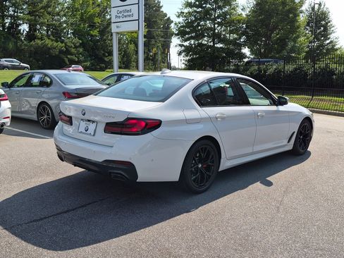 Used 2022 BMW 530i w/ M Sport Package RWD image 3