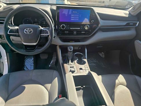 Used 2023 Toyota Highlander Limited image 22