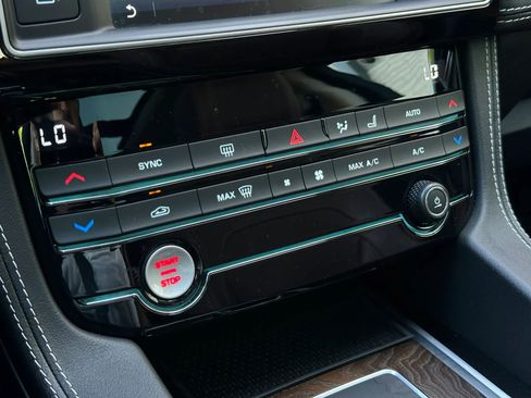 Used 2017 Jaguar F-PACE S AWD/4WD image 36