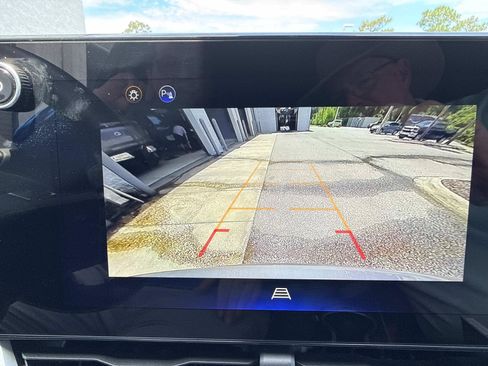 Used 2025 Chevrolet Equinox LT FWD image 25