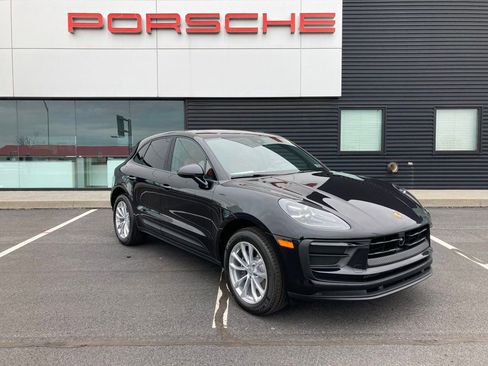 Used 2025 Porsche Macan AWD/4WD image 9
