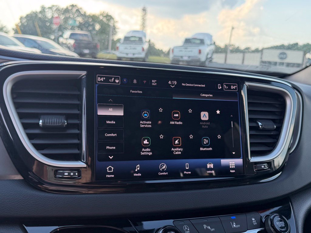 Used 2025 Chrysler Pacifica Select FWD image 24