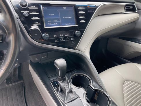 Used 2018 Toyota Camry SE image 24