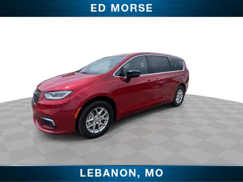 Used 2025 Chrysler Pacifica Select FWD image 4