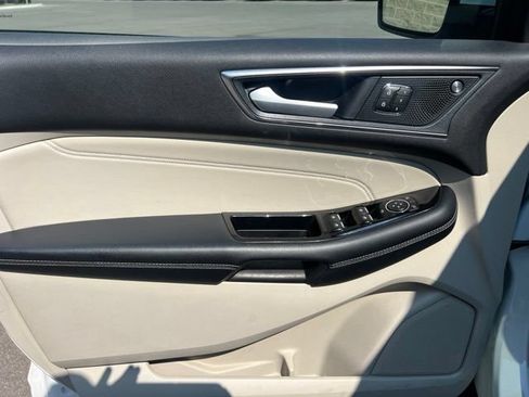 Used 2020 Ford Edge Titanium w/ Equipment Group 301A AWD/4WD image 22