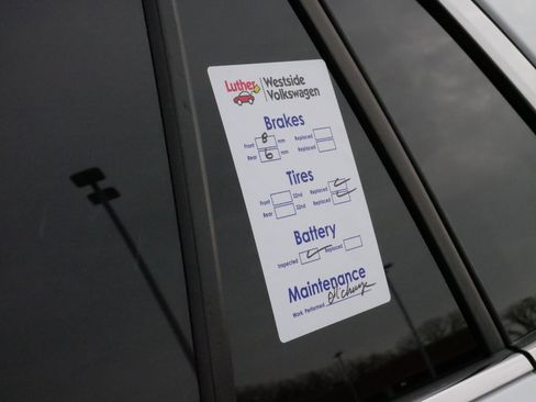 Certified 2022 Volkswagen Atlas Cross Sport SEL Premium R-Line image 36