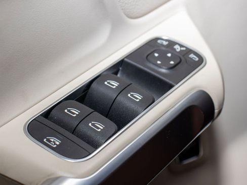 Used 2020 Mercedes-Benz GLB 250 image 26