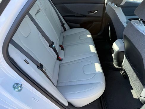 Used 2025 Hyundai Elantra Limited image 31