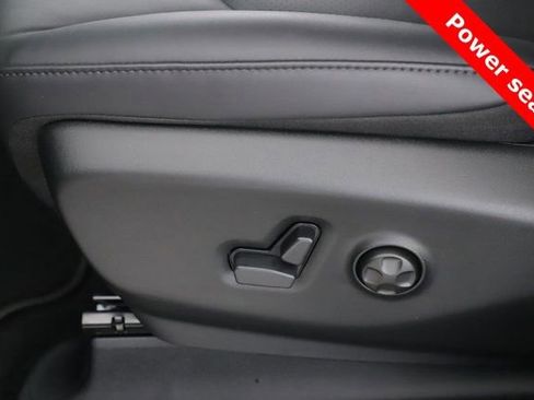 New 2026 Chrysler Pacifica Select AWD/4WD image 18