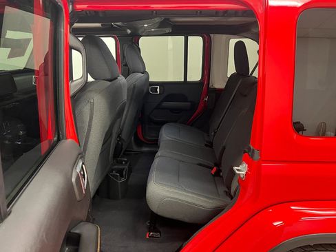 Used 2025 Jeep Wrangler Unlimited Sahara image 52