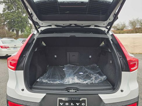 New 2026 Volvo XC40 B5 Ultra w/ Climate Package image 17