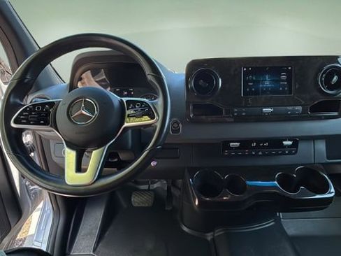 Used 2021 Mercedes-Benz Sprinter 2500 image 12