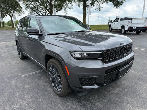 Used 2024 Jeep Grand Cherokee L Summit w/ Advanced Protech Group IV AWD/4WD image 3