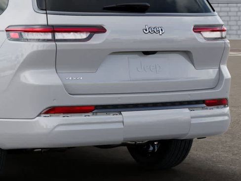 Used 2026 Jeep Grand Cherokee L Limited AWD/4WD image 13
